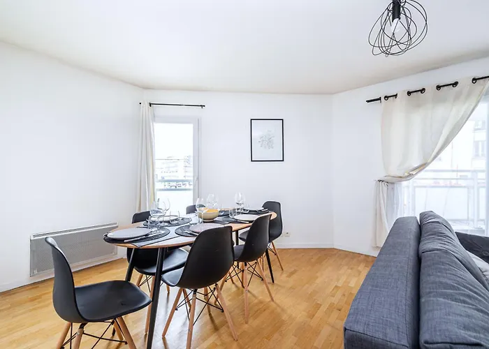 Cosy & Spacieux, Paris 10 Min + Parking Prive.