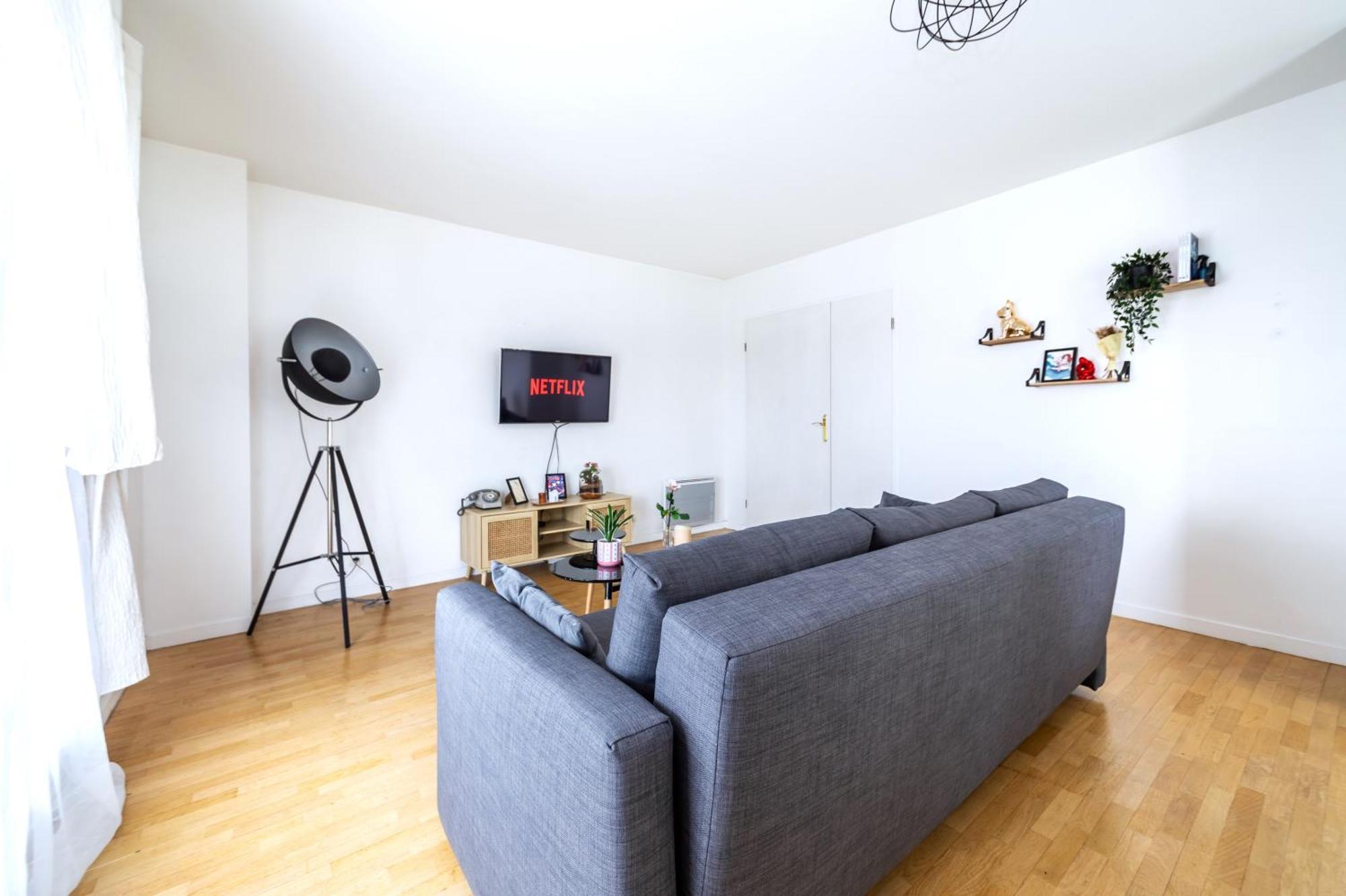 Apartment Cosy & Spacieux, Paris 10 Min + Parking Prive. Saint-Ouen (Seine-Saint-Denis)