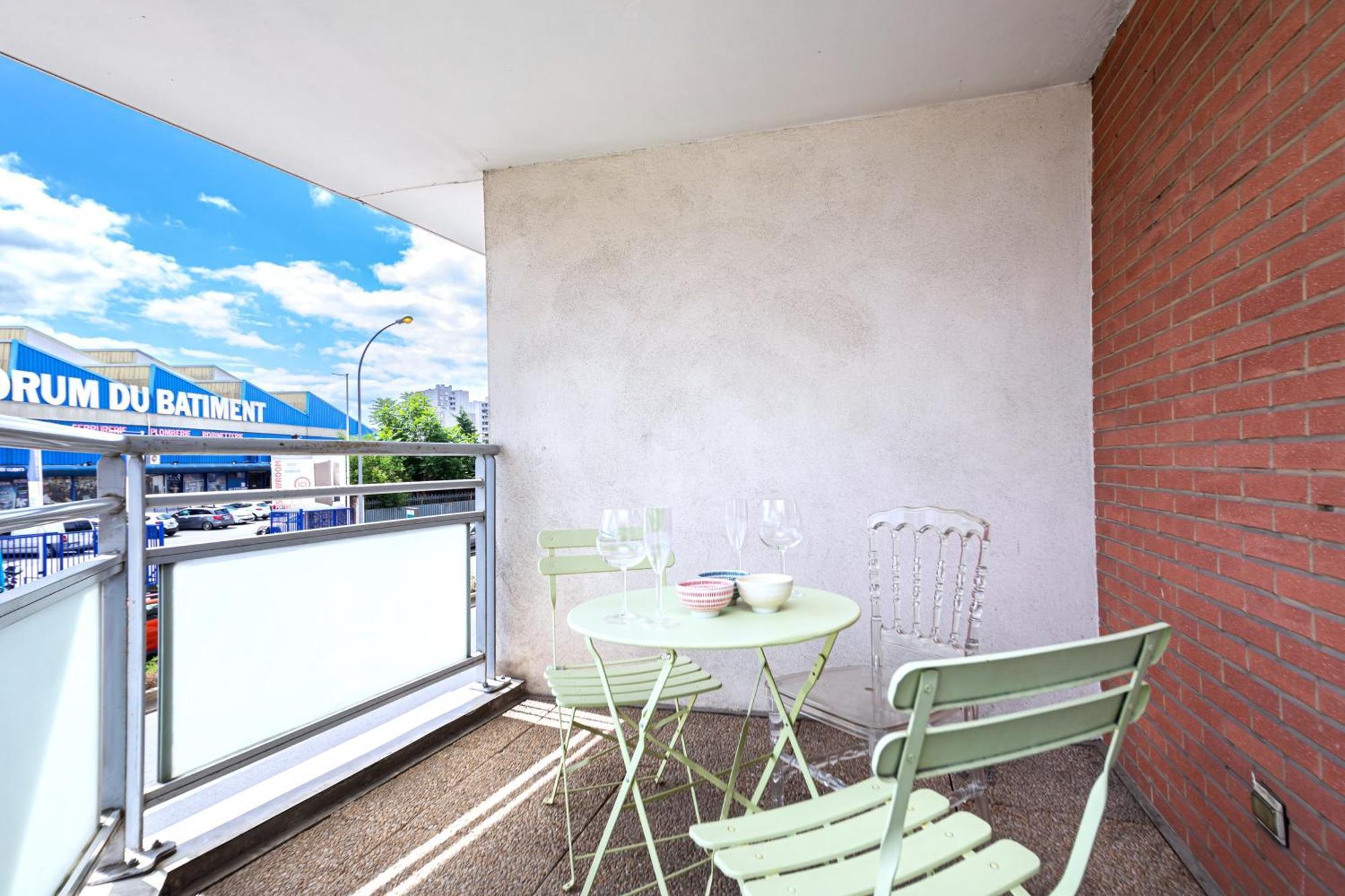 Cosy & Spacieux, Paris 10 Min + Parking Prive. * Saint-Ouen (Seine-Saint-Denis)