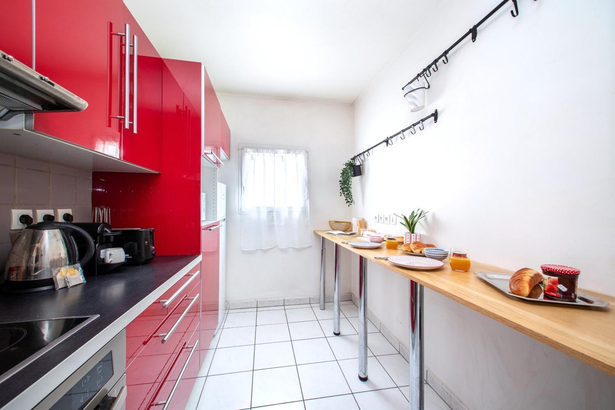 Cosy & Spacieux, Paris 10 Min + Parking Prive. *