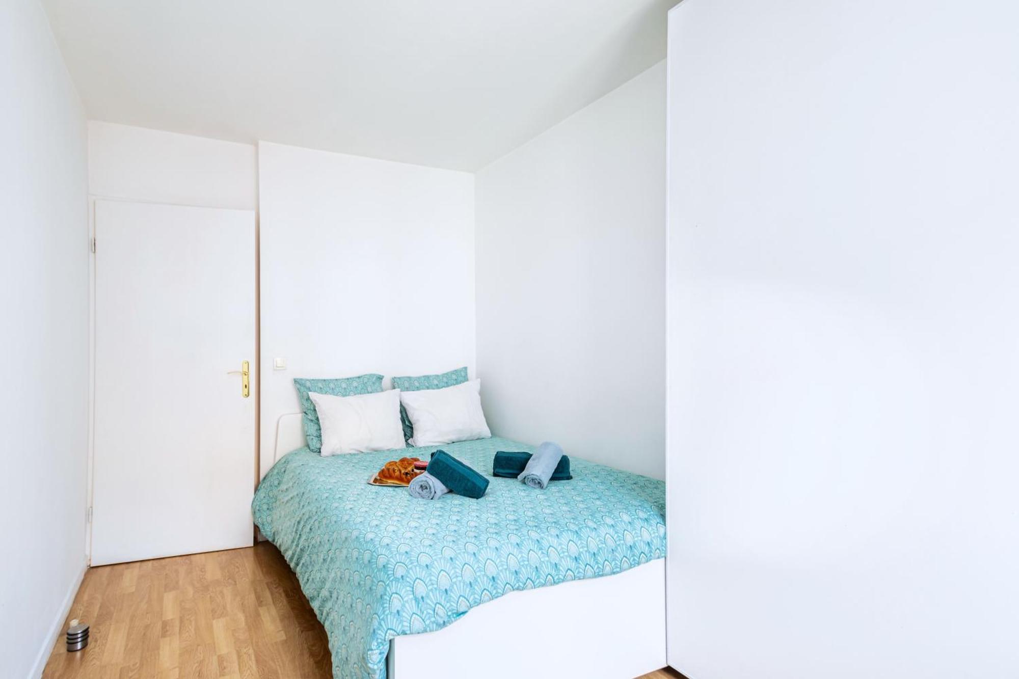 Cosy & Spacieux, Paris 10 Min + Parking Prive. * Saint-Ouen (Seine-Saint-Denis)