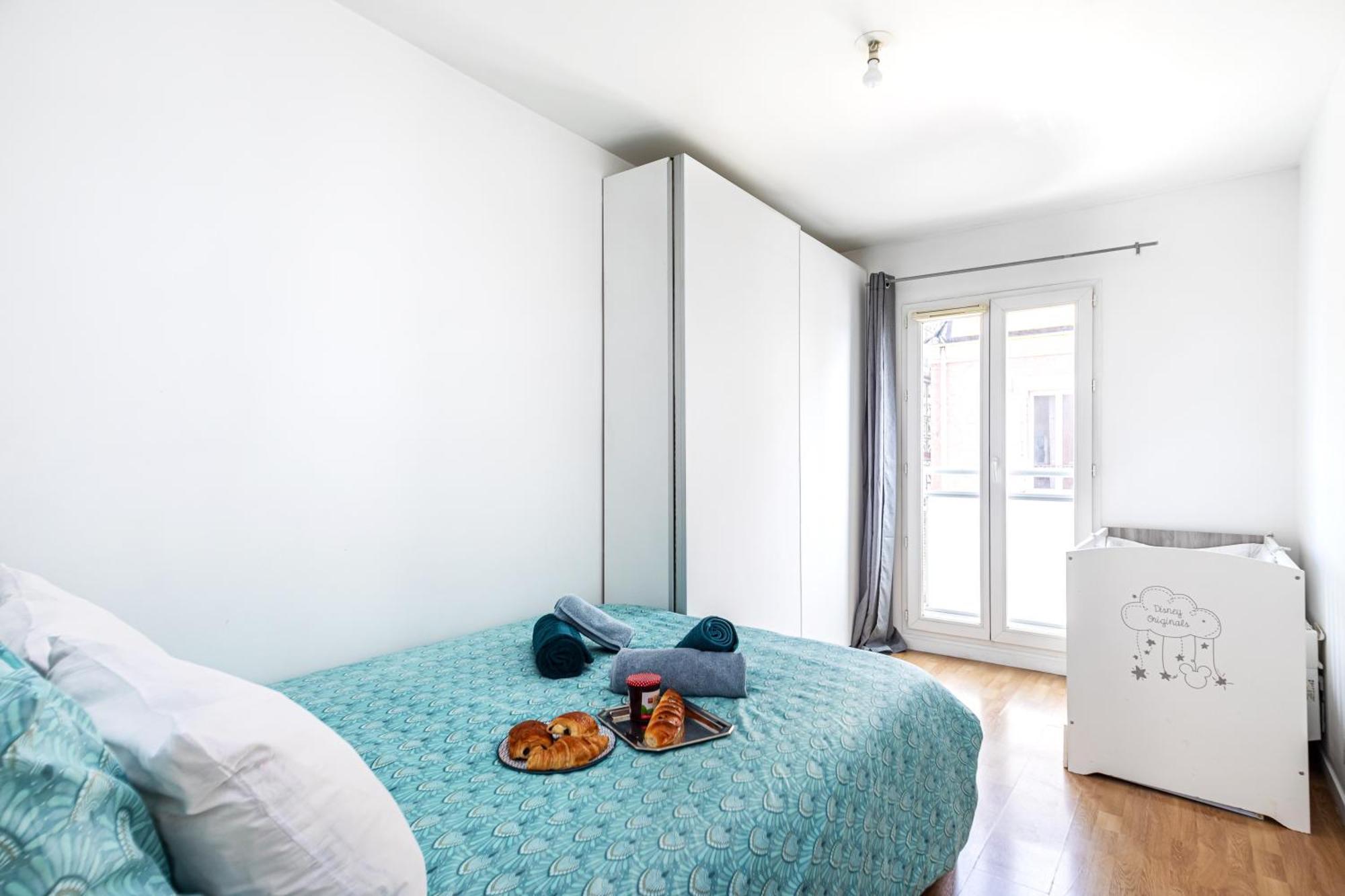 Cosy & Spacieux, Paris 10 Min + Parking Prive.