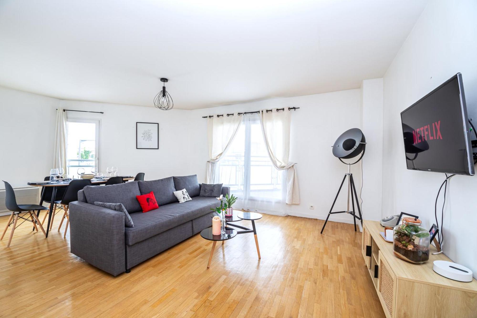 Apartment Cosy & Spacieux, Paris 10 Min + Parking Prive. Saint-Ouen (Seine-Saint-Denis)