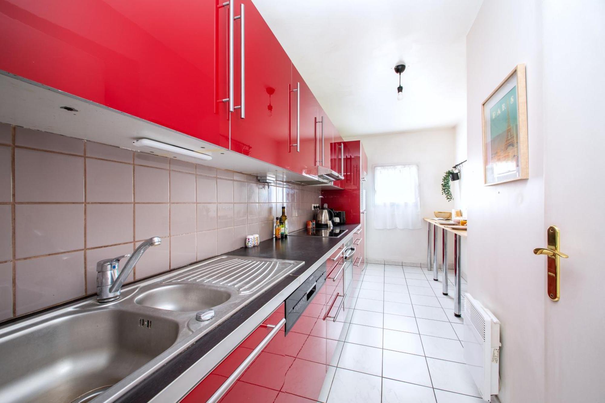 Cosy & Spacieux, Paris 10 Min + Parking Prive.