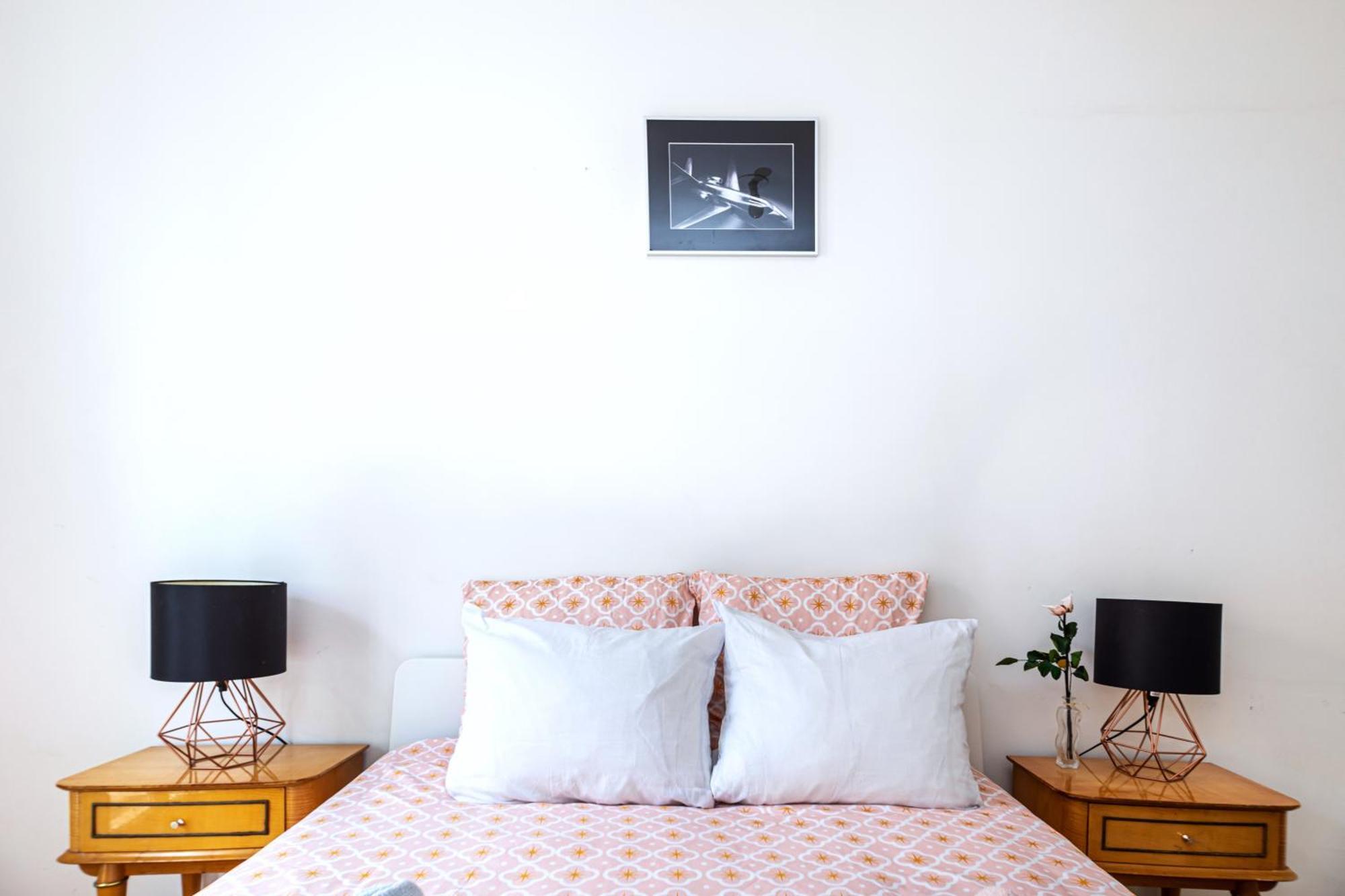 Cosy & Spacieux, Paris 10 Min + Parking Prive. Apartment