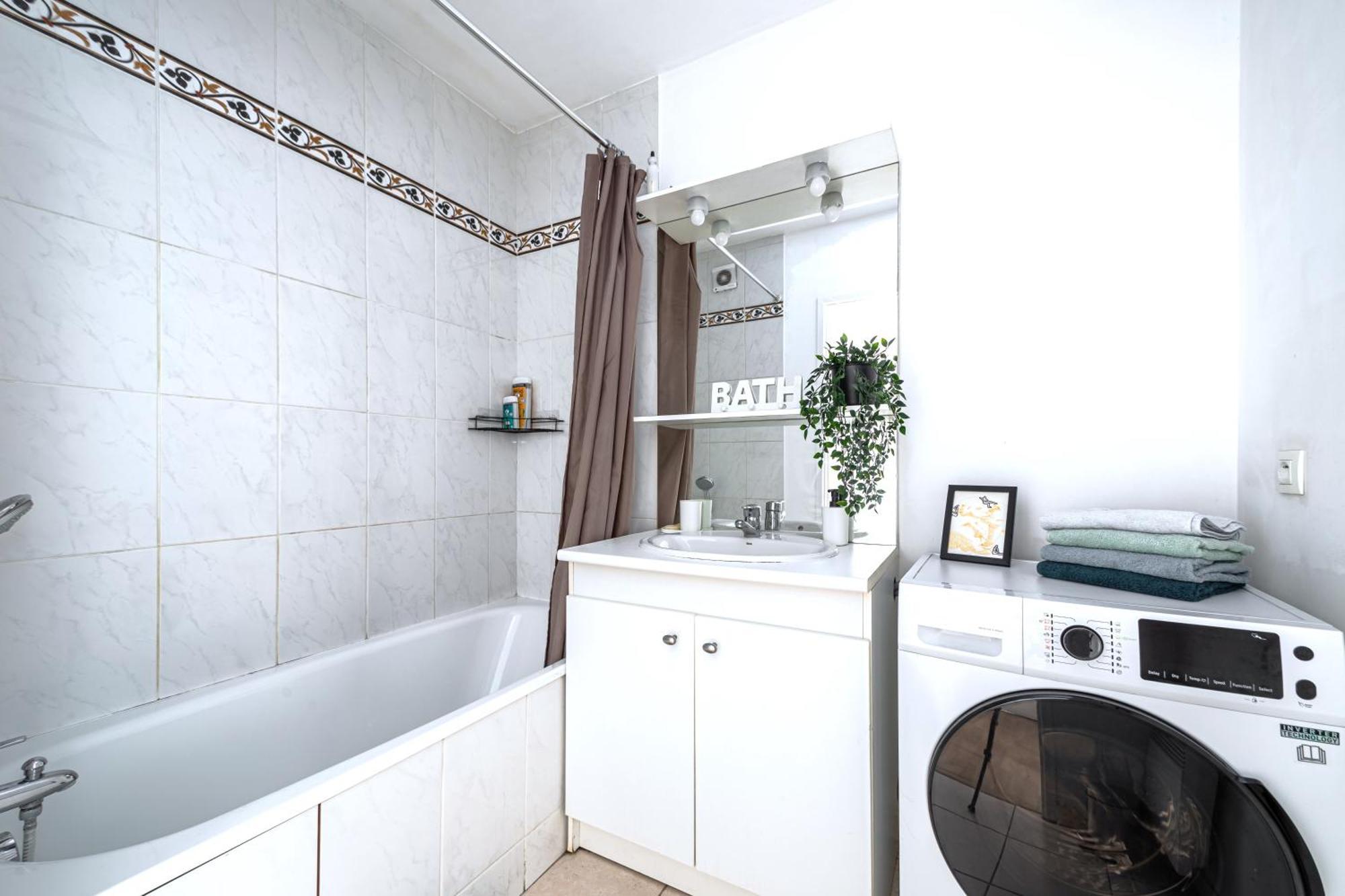 Apartment Cosy & Spacieux, Paris 10 Min + Parking Prive.