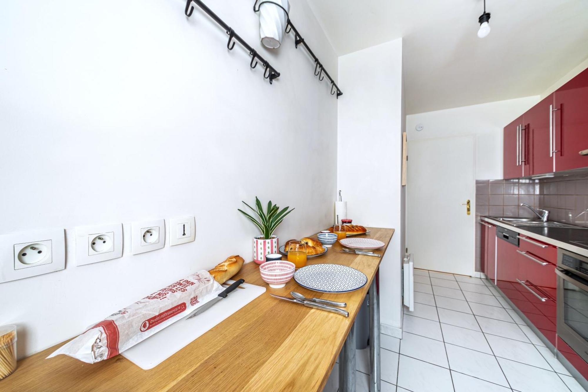 Cosy & Spacieux, Paris 10 Min + Parking Prive. Saint-Ouen (Seine-Saint-Denis)